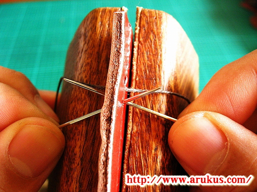 【革の縫い方�D】：２本の縫い針で同時に縫う方法
