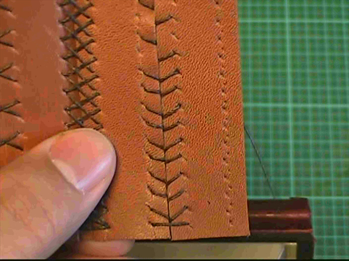 【革の縫い方�G】：ベースボールステッチ-１＜１本針＞の縫い方